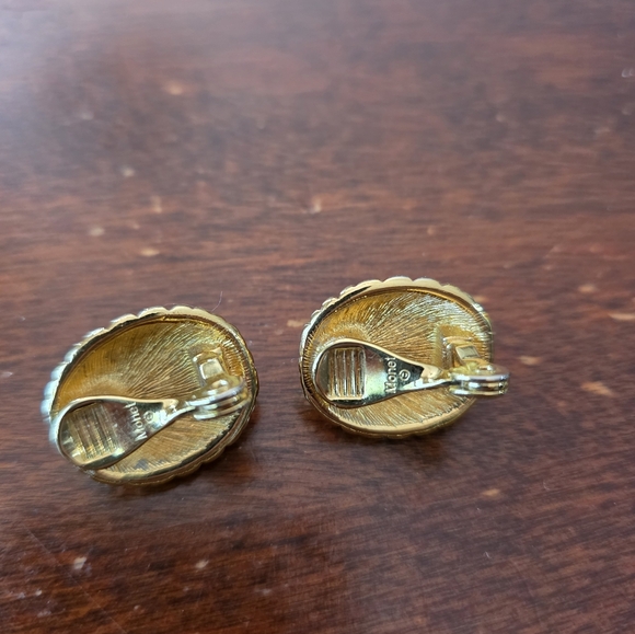 Monet Gold and Blue Necklace with Tribal Design - Picture 5 of 8